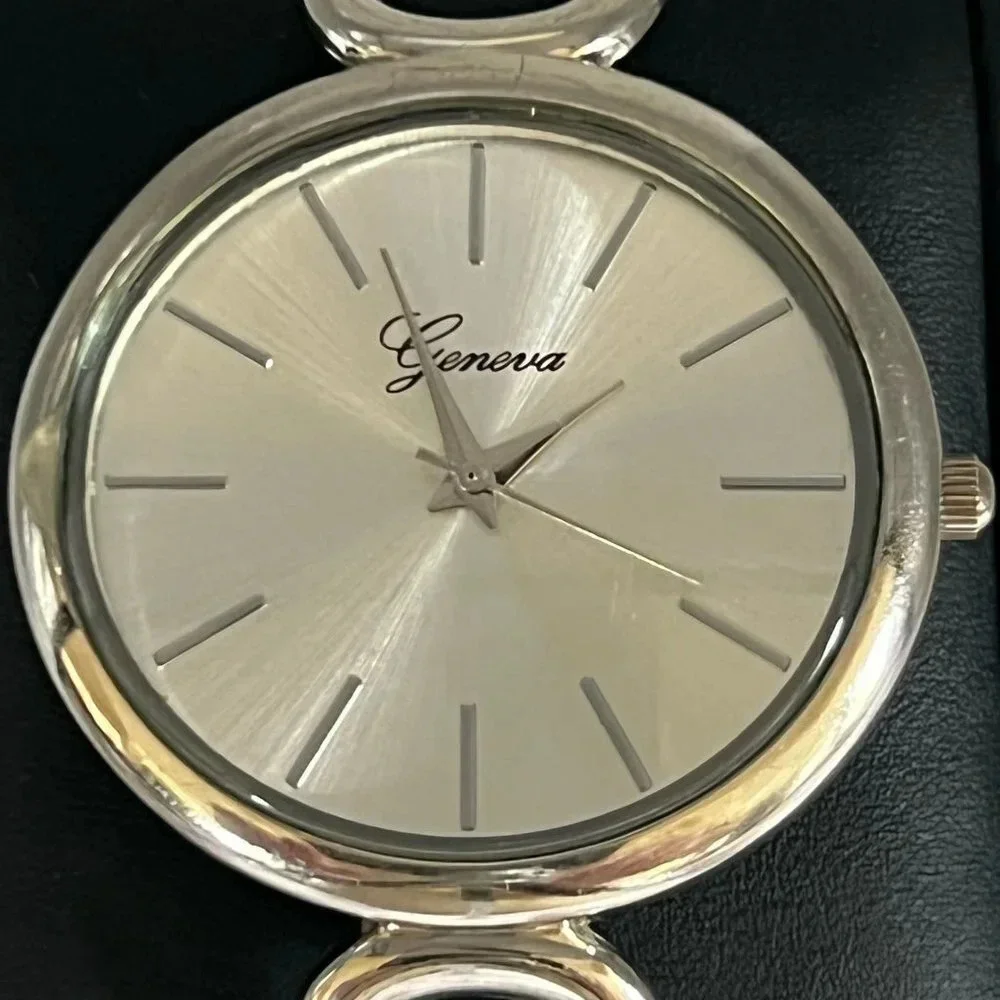 GENEVA Ladies Silver Bangle Watch Working